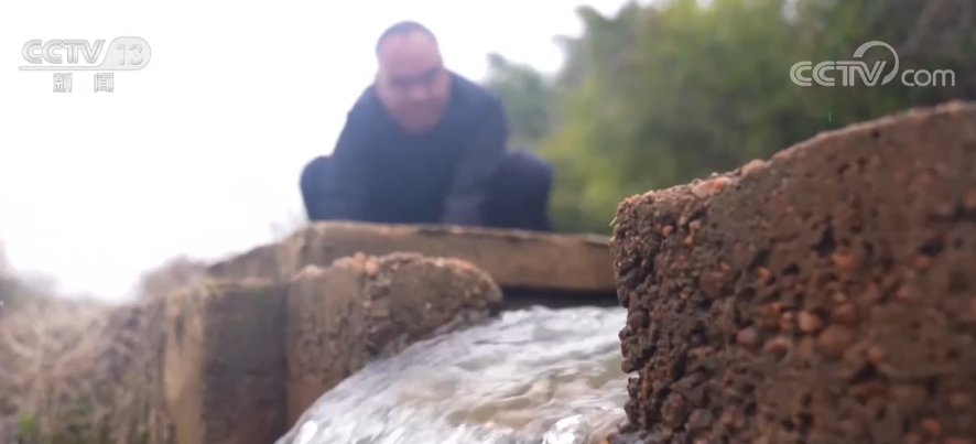 保灌溉 助春耕｜铺设地下管道 让“望天田”“喝”上水(图3)