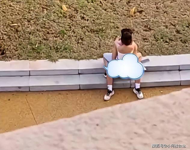 武汉17中教室门事件详情曝光，涉事学生视频完整版